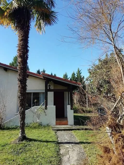 Le Petit Bond : Gite A La Campagne Pres D'Auch Apartment Lussan  0*, Lussan (Gers) France