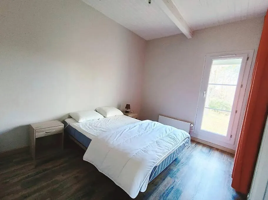 Le Petit Bond : Gite A La Campagne Pres D'Auch Apartment Lussan  France